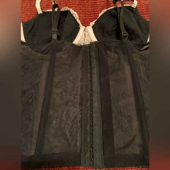 Black & Pink Lace Bra Lingerie Corset 💗 - Picture 4 of 10